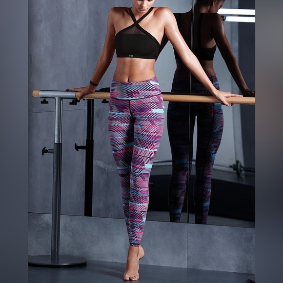 Victoria's Secret Pants - Women’s Victorias Secret Medium VSX Sport leggings